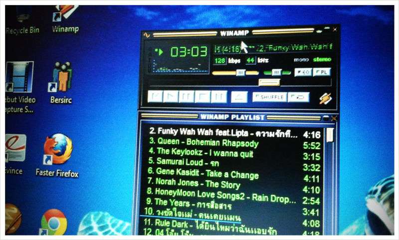 Computer monitor using Winamp.