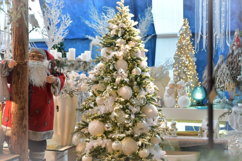 Christmas tree with white decorations